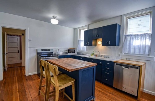 Leadville House | 4BR Charming Victorian - Steps to Downtown