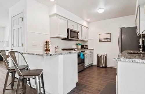 Leadville North House | 4BR Cozy Retreat - Hot Tub, Grill, Mountain Views