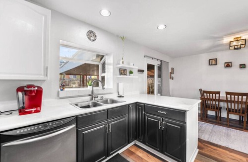 Alta Vista Area Apartment | 4BR Family Home | 2 King Beds | Firepit | BBQ | Fenced Yard
