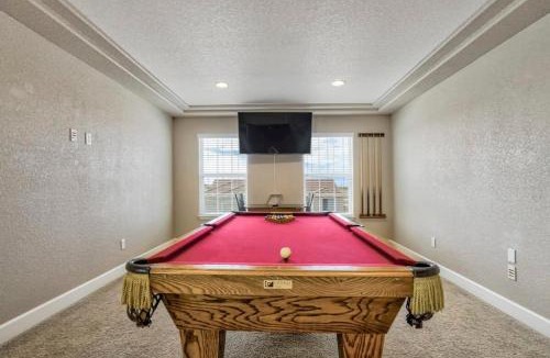 Peyton House | 4BR Hot Tub Pool Table, Ping Pong, Foosball!