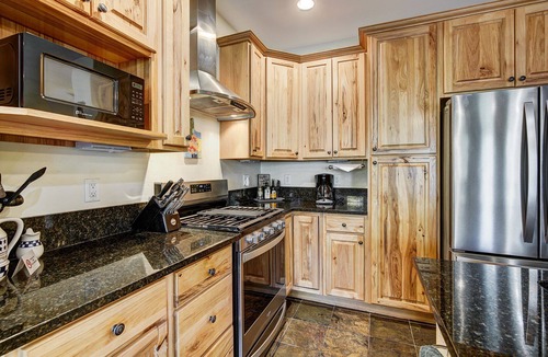 Winter Park House | 4BR Luxury Winter Park Townhome Walk to Main Street & Private Hot Tub
