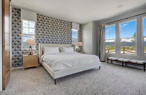 Monument House | 4BR Mountain views - Movie Theater - Pool Table