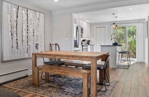 Dunkin Hill House | 4BR Mt Baldy Townhome On Bus Route