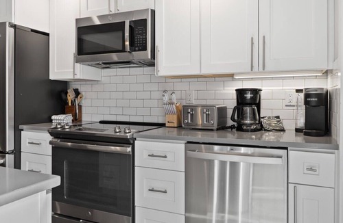 Dunkin Hill House | 4BR Mt Baldy Townhome On Bus Route