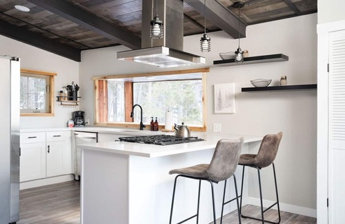 Black Hawk Cabin | 4WD pet friendly 3 BR with hot tub & views