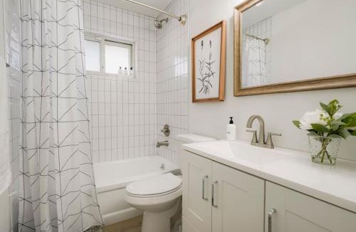 Allendale Area House | 5-Bedrooms! Stylish and Modern Home, Pets Welcome!