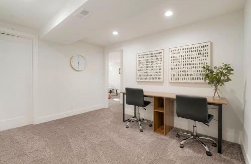 Allendale Area House | 5-Bedrooms! Stylish and Modern Home, Pets Welcome!