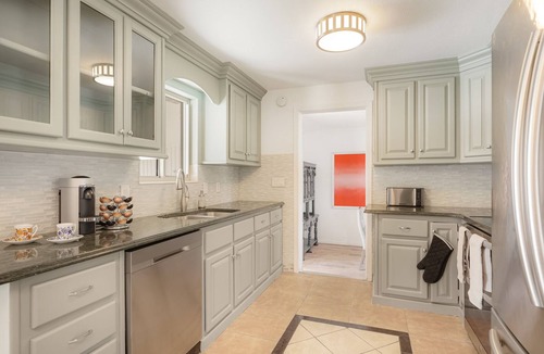 Dupont House | 5 BR 🏠 15 minutes from Downtown w/Game room + Fire pit w/🌆 views