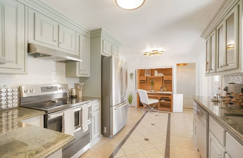 Dupont House | 5 BR 🏠 15 minutes from Downtown w/Game room + Fire pit w/🌆 views