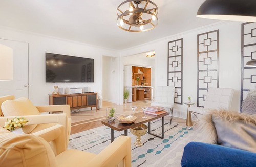 Dupont House | 5 BR 🏠 15 minutes from Downtown w/Game room + Fire pit w/🌆 views