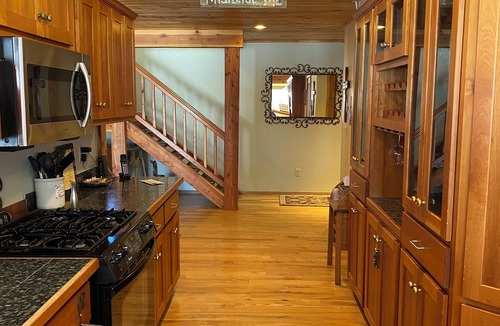 Gunnison - Crested Butte Cabin | 5 BR/3.5 BATH Gunnison Valley Home on the River between 2 ski areas, 4 wheeling