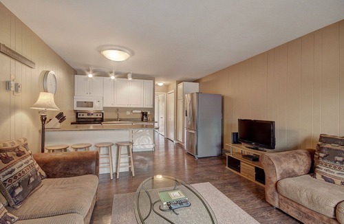 Mountain House Condo | 5 Minute Walk to the Lifts/Pool and Hot Tub Access/Private Patio