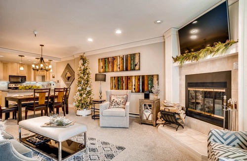 Peak 9 Condo | 5 Star -PRIME LOCAL Autumn Delight VILLAGE @ BRECK Mountain Side Pool+Hot Tubs+