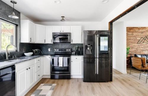 Thornton House | 5 Star Retreat With A Gym And APrivate Office