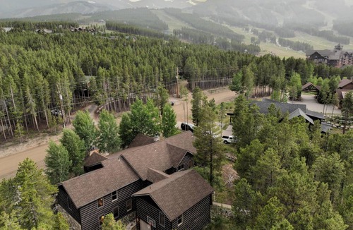 Peak 8 House | 518 m² House ∙ 8 bedrooms ∙ 19 guests