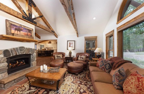 Peak 8 House | 518 m² House ∙ 8 bedrooms ∙ 19 guests