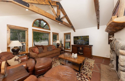 Peak 8 House | 518 m² House ∙ 8 bedrooms ∙ 19 guests