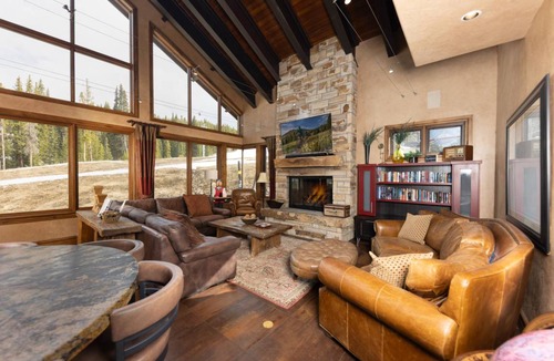 Copper Mountain House | 520 m² House ∙ 5 bedrooms ∙ 19 guests