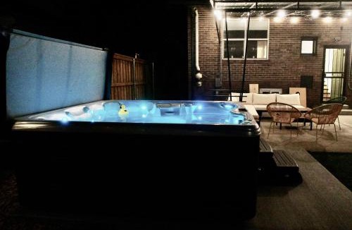 West Colfax House | 5280 Oasis - Hot Tub Walk To Sloan's Lake