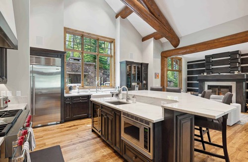 Avon House | 536 Elkhorn - 5 Bedroom Residence