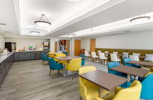 Glenwood Springs Hotel | 54 m² Hotel ∙ 127 guests