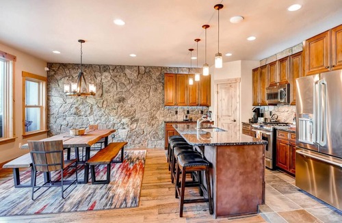Warrior's Mark House | 59 Maggie Point. In Town! Walk to lift. Hot tub.