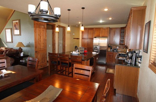 Fraser House | 5br Luxury Mountain Home Sleeps 16: Hot Tub, Game Room, Free Ski/town Shuttle