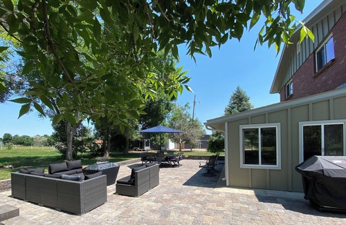 Broomfield House | 5BR Peaceful Farmhouse on 2+ acres - Private hot tub & cozy firepit
