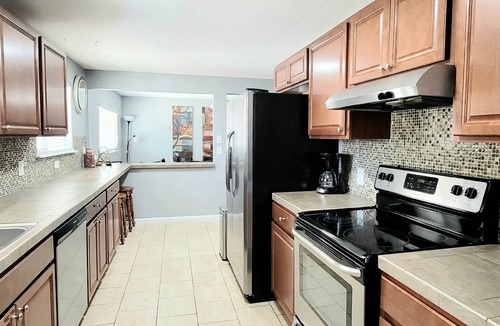 Dupont House | 6 bdrms-2 Kitchens-2 Living Rooms - Easy Access to Red Rocks and Downtown!