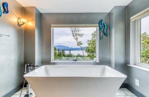 Eastsound House | 6 Bed 4 Bath Vacation home in Eastsound