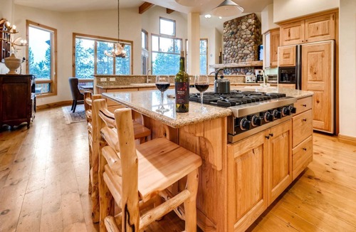 The Highlands House | 6 Bedroom Home, Minutes From Downtown Breck, Sleeps 14, Hot tub, Amazing views!