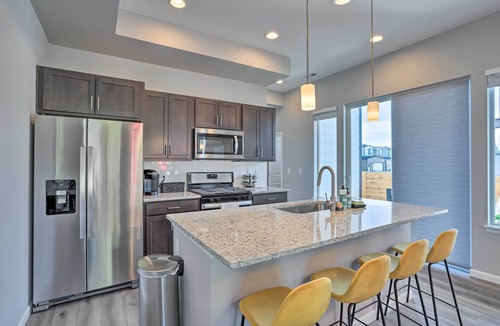 Dupont House | 6 Mi to Dtwn Denver: Townhome w/Patio!