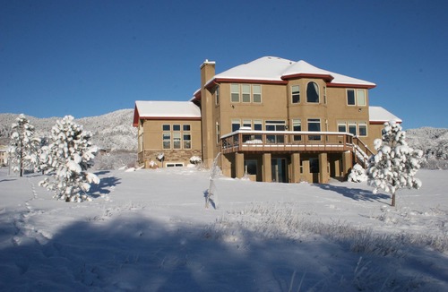 Monument House | 6000 sq ft Estate Home on 3 Acres near USAFA in the Rockies
