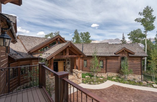 Mountain Village House | 632 m² House ∙ 5 bedrooms ∙ 12 guests
