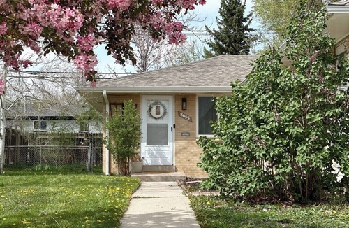 Scenic Heights House | 63rd · Mile High Organic Cottage
