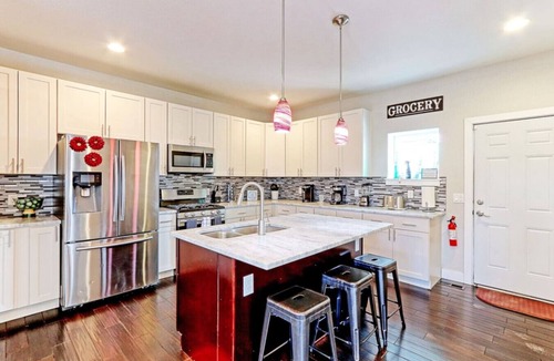 Scenic Heights House | 6BR/5BA 4600sqft | Mtn/City View | HotTub | Sauna
