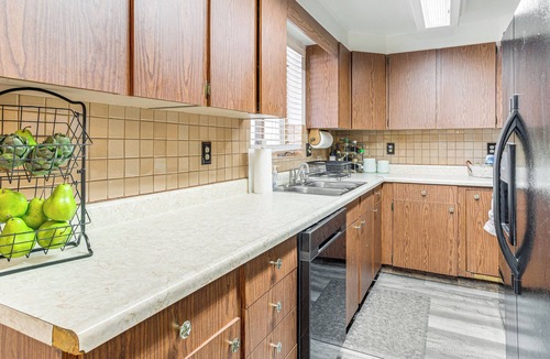 Aurora House | 7 Mi to Dtwn Denver: Home w/Large Yard!