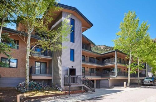 Aspen House | 700 Monarch 201