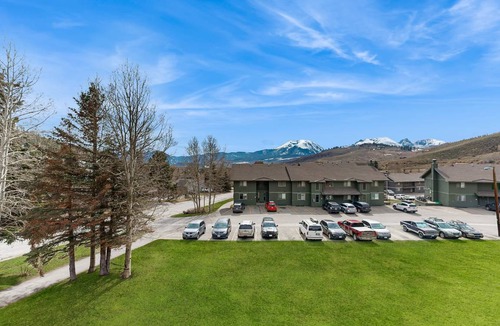 Dillon Condo | 71 m² Condo ∙ 2 bedrooms ∙ 5 guests