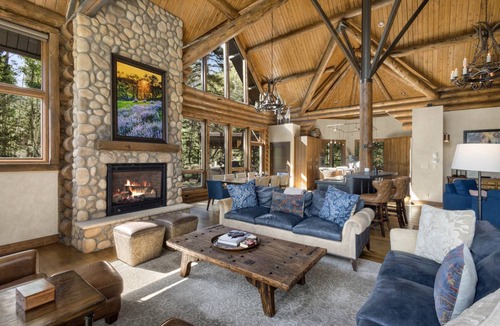 Mountain Village House | 715 m² House ∙ 6 bedrooms ∙ 15 guests