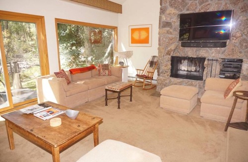 Aspen House | 735 Bleeker St E #735