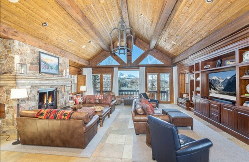Mountain Village House | 766 m² House ∙ 7 bedrooms ∙ 18 guests