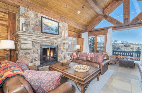 Mountain Village House | 766 m² House ∙ 7 bedrooms ∙ 18 guests
