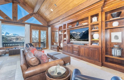 Mountain Village House | 766 m² House ∙ 7 bedrooms ∙ 18 guests