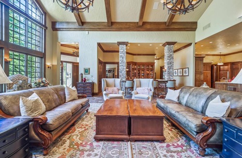 Warrior's Mark West House | 767 m² House ∙ 6 bedrooms ∙ 20 guests