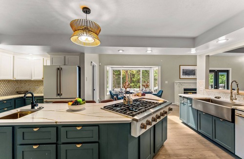 Colorado Springs House | 7k sq/ft! Gym, Theatre, Hot Tub, Sauna, Game Room, Golf, Sleeps 28 - Family Fun!