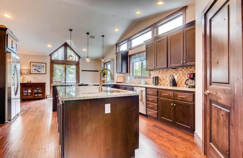 Fairplay House | 7th Nt Free!Game Rm,Huge Deck,Hot Tub,BBQ,Dog Run,Hiking Trails.Wildlife