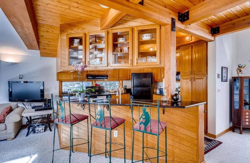 Breckenridge Heights House | 7th Nt FREE! Hot Tub! Sunroom, Deck, Hot Tub, BBQ, Wildlife Winter Views, Popular