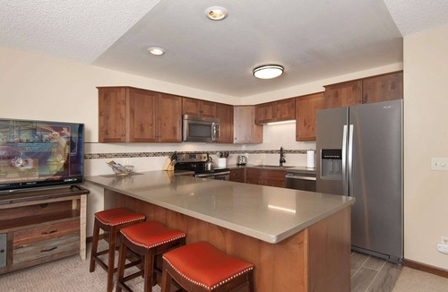 Four O'Clock Condo | 7th Nt Free! Ski-in/out! Balcony/Elevator/Garage,Complex Pool/Spa,Fireplace