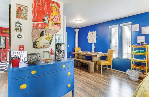Washington Virginia Vale Condo | 8 Mi to Dtwn Denver: Groovy Pet-Friendly Condo